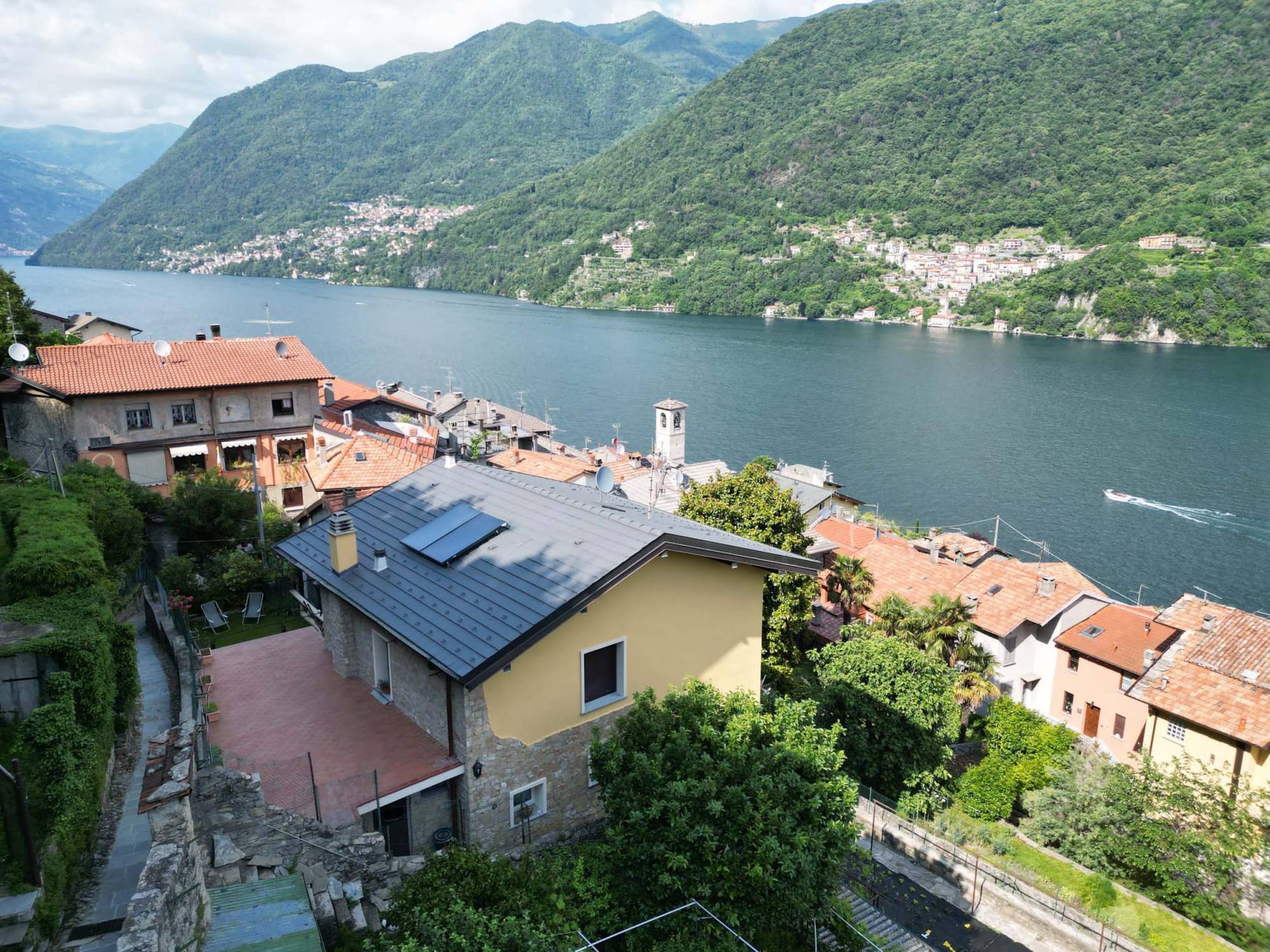 delta-como-edilizia- ristrutturazione-villetta-brenna-laglio(2)