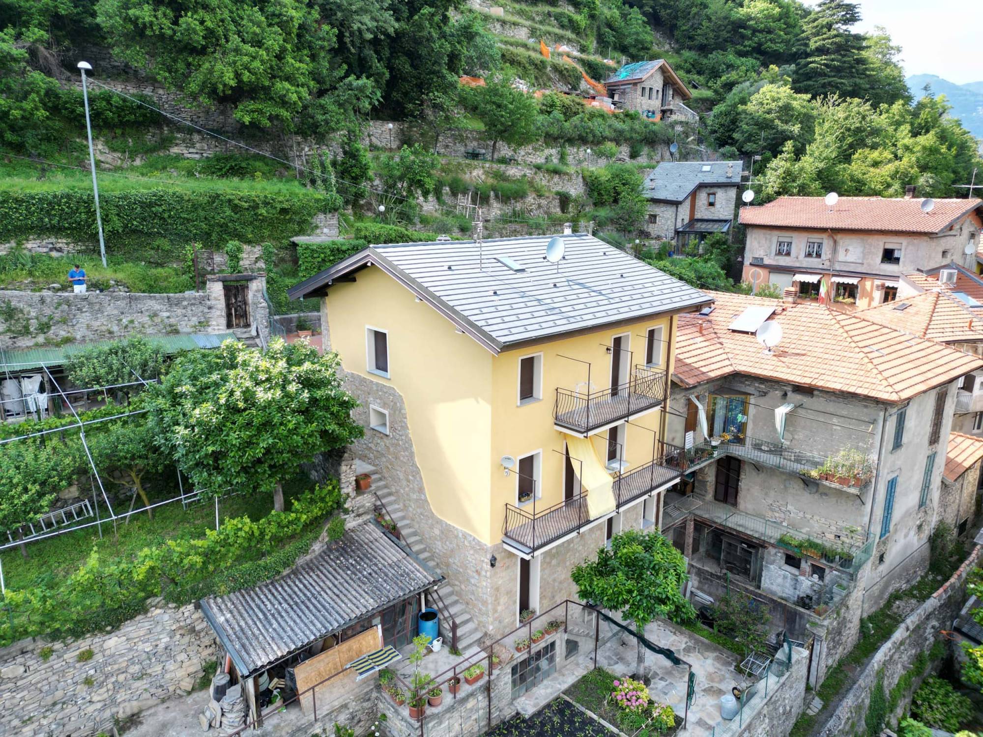 delta-como-edilizia- ristrutturazione-villetta-brenna-laglio(3)